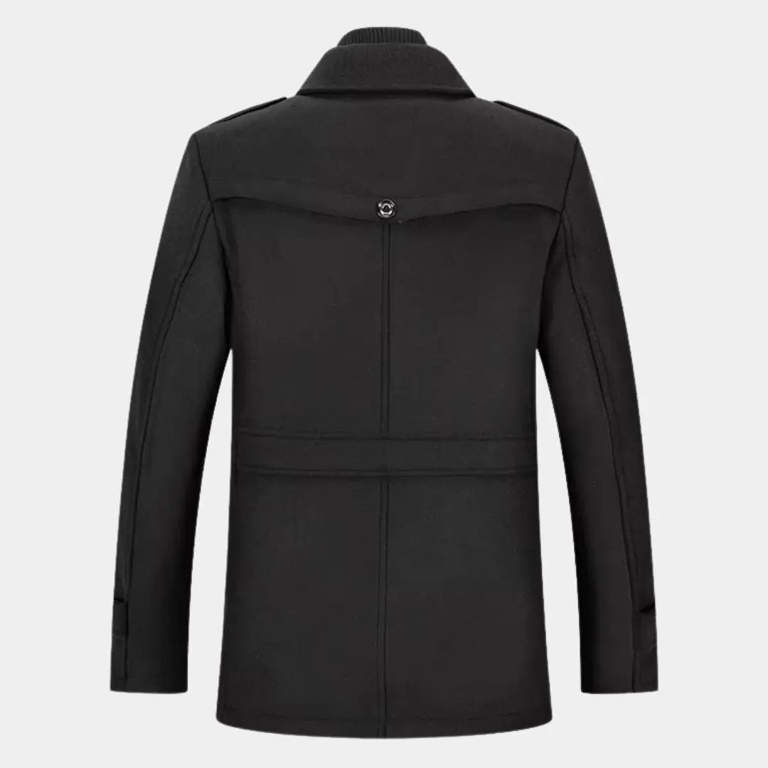 Aristokratischer Mantel aus schwarzer Wolle