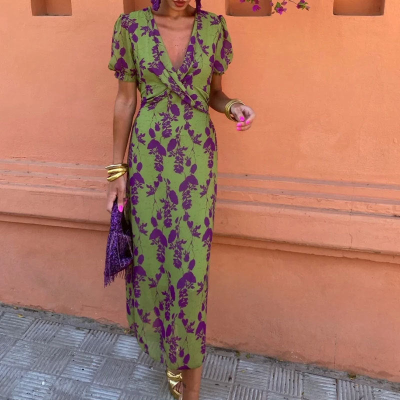 Kleid mit Schlitz und Blumenmuster